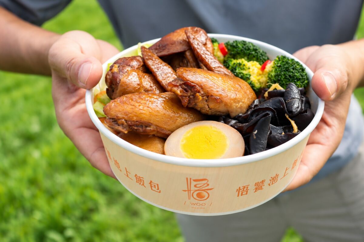 圖／購買悟饕池上任一飯包享加購價30元，帶走新品玫瑰油雞翅(翅小腿、二節翅各一支)。（業者提供）